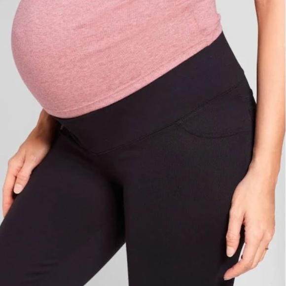 Pants - NWOT Maternity Inset Panel Ponte Pants Black